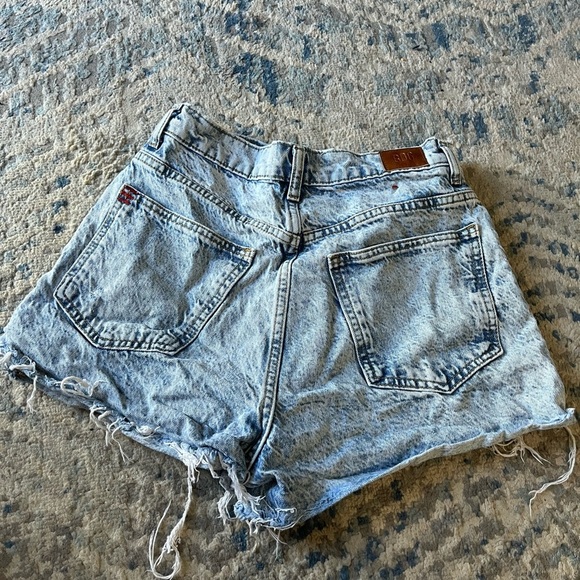BDG Hight rise distressed shorts size 27 - Picture 4 of 4